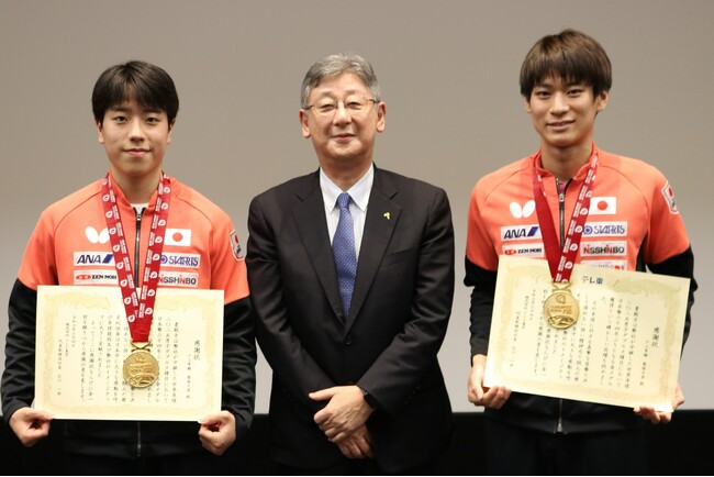 世界卓球2025 卓球男子ダブルス「金」戸上・篠塚ペアをテレビ東京が特別表彰