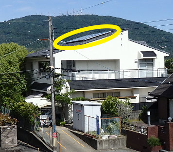 奈良県生駒市萩の台住宅地自治会館に設置した太陽光パネルの発電を開始し、グリーンスローモビリティ「はぎくる」の運行に活用