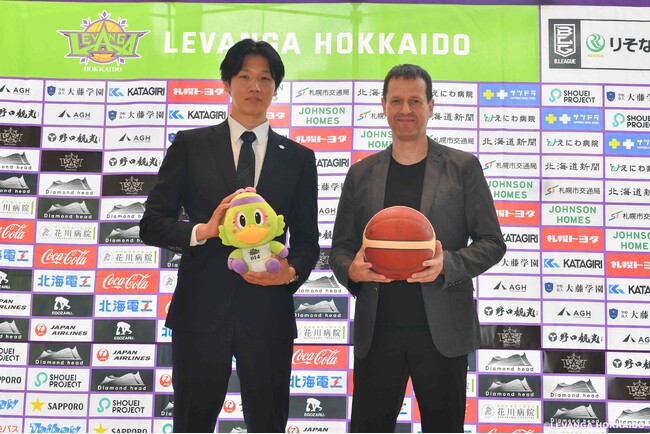 レバンガ北海道 トーステン・ロイブルHC 就任会見実施のご報告