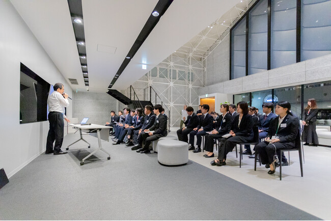 2025年度新入社員が万博サウナ「太陽のつぼみ」で研修