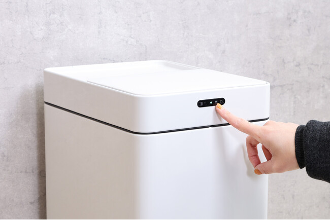 夏の「ニオイ問題」をスマート解決！除菌・消臭できるセンサーダストボックス、効果数値を公開。