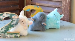 ぬいぐるみ作家・せこなお氏が手掛ける「ちらりズ」シリーズを雑貨店・ブルーブルーエで取り扱い開始！　首をかしげて”ちらり”と見つめる姿がキュート♪