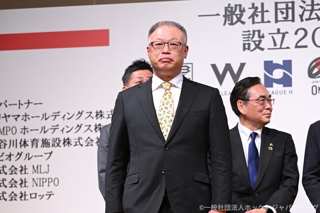 Selrio島根 元総監督 安部隆史氏がトップリーグトロフィー授与