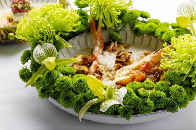 五感で味わう“花と美食”の芸術空間が、虎ノ門ヒルズに出現　ル・プリスティン東京、3日間限定の体験型ダイニングイベント開催！