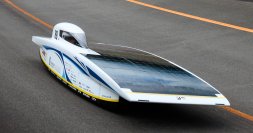 工学院大学ソーラーチーム、世界最高峰のレースに6度目の参戦　―初の実質内製マシン「CYGNUS」で挑む、学生主体の技術革新―