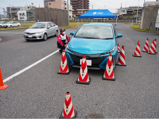 【JAF広島】公道ではできない運転体験で“安全の再発見” 50歳以上のドライバー対象、体験型安全運転講習会を開催