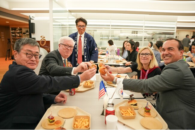 「大使館職員150名を唸らせたアメリカンハンバーガー」が決定　在日米国大使館が認めた本場の味！「在日米国大使館公認プログラム」