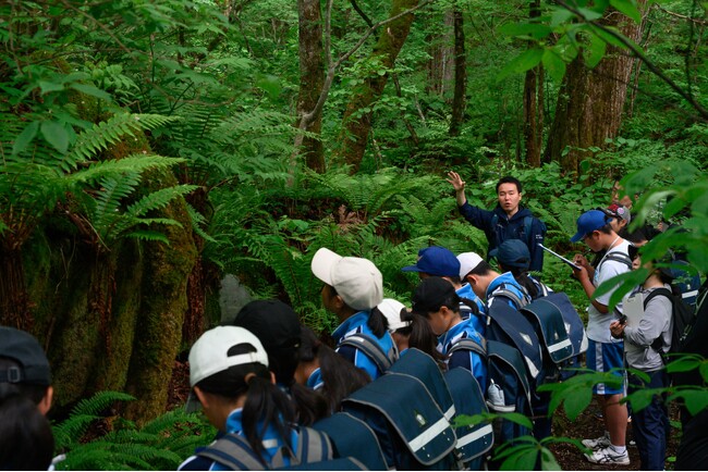 【奥入瀬渓流ホテル】6月5日初開催　五感で学ぶふるさと学習：地元中学生が「渓流コンシェルジュ」と奥入瀬渓流の自然を体験！