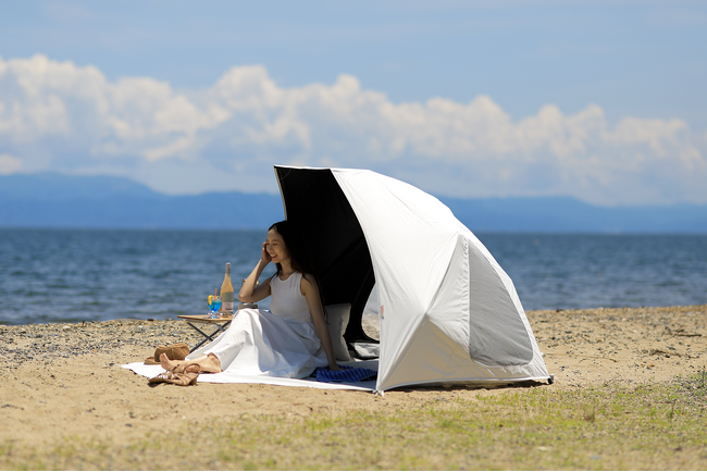 レジャーで映える!”まっしろ”でユニークなドーム型サンシェード「COCOON」新発売