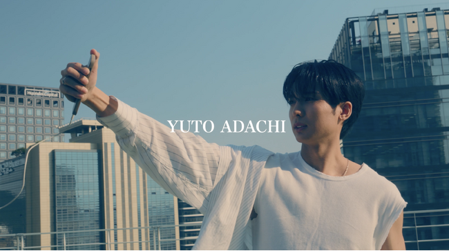 安達祐人、韓国での青春時代の思いを語った貴重なオフショット満載の新曲「BLUE SPRING」MVのBehind The Scenesを公開！