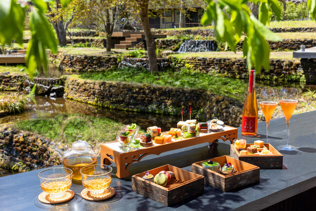 【星のや軽井沢】豊かな自然に囲まれた空間で、山川の幸と夏の味覚が織りなす、1日1組限定の「棚田アフタヌーンティー -夏-」提供