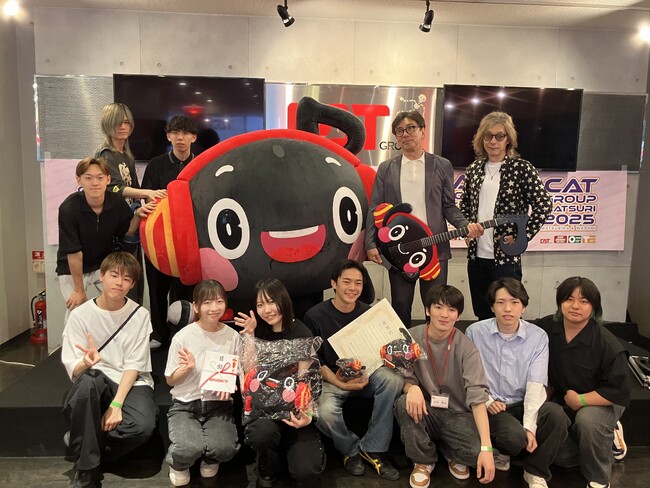 JOYSOUND公式キャラクター「ジョイオンプー」をモチーフとしたオリジナルギターが完成！