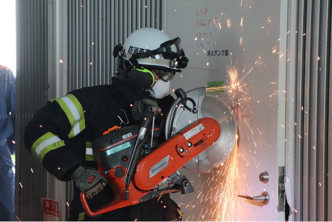 日東工業が栃木県野木町に保有する解体予定建物を地元消防本部の合同訓練に提供