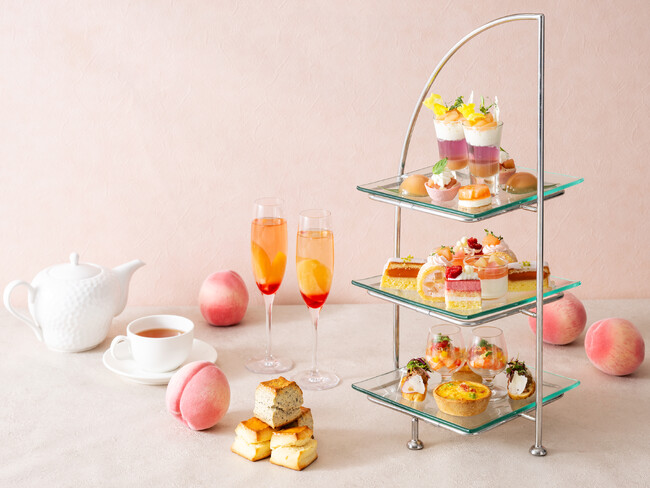 優しい桃の甘さと香りに包まれる、キュートな「桃のアフタヌーンティー」