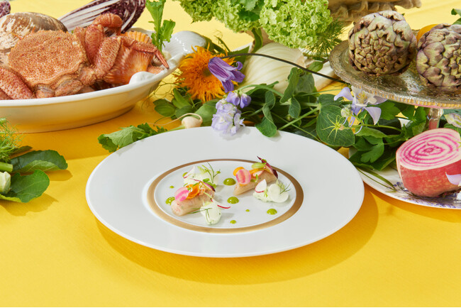 南仏プロヴァンスの風を纏う、“人間国宝シェフ”の夏の一皿