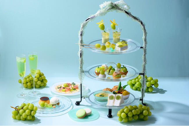 シャインマスカットとバニラの贅沢アフタヌーンティー。1日6組限定で2025年7月1日から9月30日まで、夏限定の優雅なひとときを提供