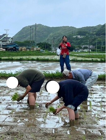 フリースクールに通う不登校生が地域交流を通じて田植え体験熊本学習支援センター『田んぼで冒険！米作りの旅へ in 下田南』　開催！