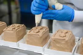 一つ一つ丁寧に作られるケーキ 一つ一つ丁寧に作られるケーキ