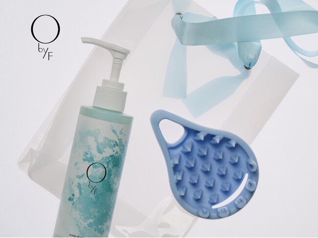 【O by F（オーバイエッフェ）】夏の頭皮と髪にすっきり爽快ケアを！3in1冷感シャンプーと頭皮用ブラシがセットになった、クリアバッグ付きのサマーキットが数量限定で発売＜6月18日(水)発売＞
