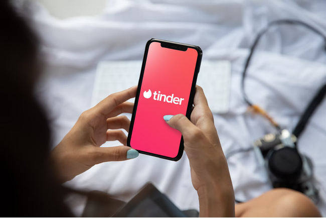 Tinder(R)で最愛の人と出会い結婚した2人のエピソード「Swipe Story」第二弾を公開