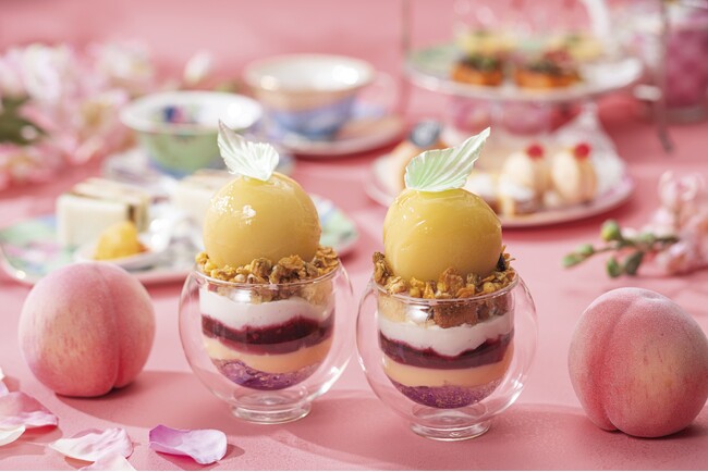 【白桃丸ごと1個パフェが主役】夏のAFTERNOON TEA with “SIROCCO”「ピーチ」／ザ ロイヤルパークホテル アイコニック 東京汐留