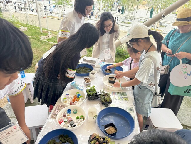 【大阪・関西万博】万博クラゲ館でのワークショップに挑む高校生・大学生が大阪府立桜和高校にて交流会に参加｜未来の学び・遊びを模索する“共創”の場を実現
