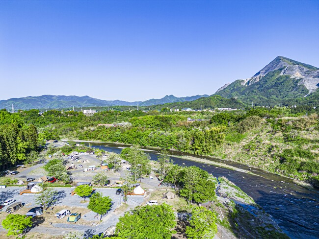 “わんこと泊まる旅”をもっと楽しく、リアルにつながる夕涼みイベント ～ いぬやど×あつまれ！埼玉犬民 ～「わん！だふる秩父夕涼みフェス」開催決定！