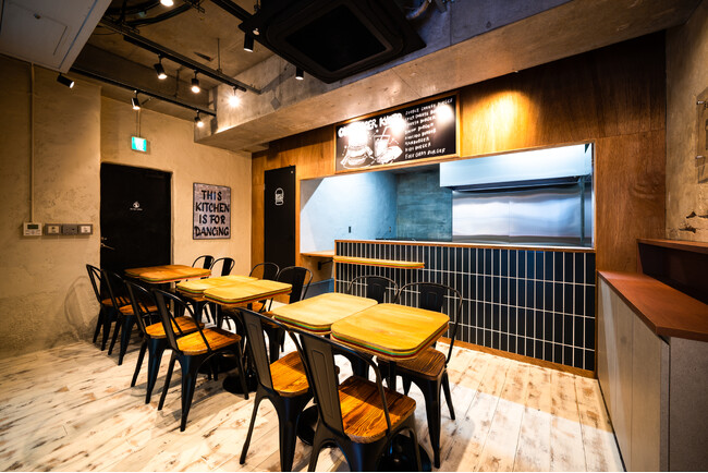 バーガーショップ「OLU BURGER KYOTO」新店舗「南船場店」の空間内装をStandardがデザイン