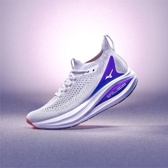 スーパートレーナーの2代目「MIZUNO NEO VISTA 2」発売
