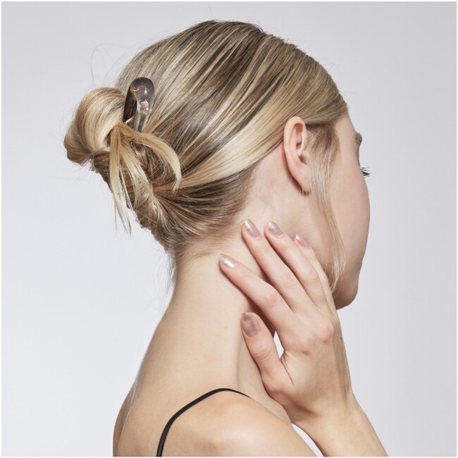 ＜THE HAIR BAR TOKYO＞から、アップスタイルに大活躍のトロピカル スパークリングコレクションが多数ラインナップを揃えて登場！梅雨時期に広がりやすい髪を輝きとともに涼やかなアレンジを。