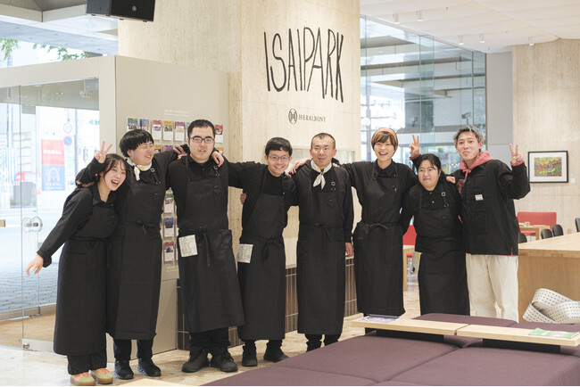 ヘラルボニー、「誰もが異彩を放つ社会」の実現へ。盛岡・カワトク百貨店に誕生した実験場Cafe&Dining&Bar「無題」