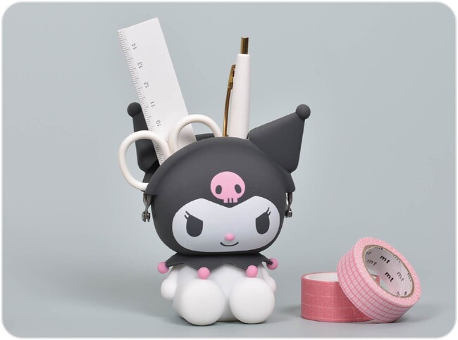p+g designからクロミのがまぐちシリコーンポーチが登場！自立する「3D POCHI KUROMI」と、フェイス形の「mimi POCHIBI KUROMI」の2タイプが新登場！