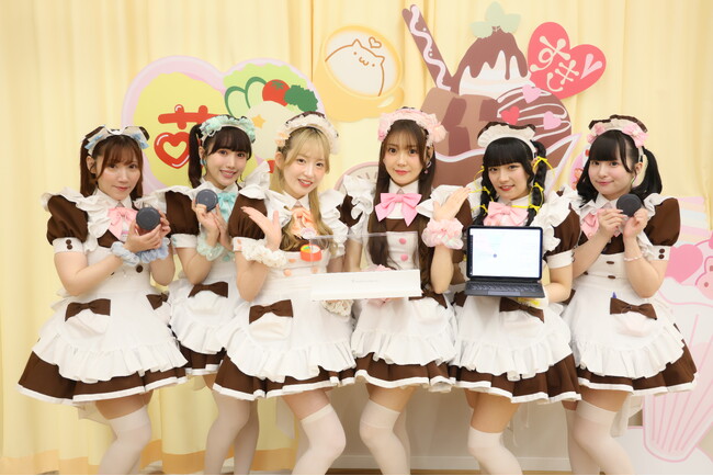 あっとほぉーむカフェのメイドが、聴覚障がいのある方へ出張お給仕イベントをVUEVOを使って開催しました