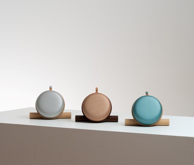 A1 3rd Genご購入でカリモク家具製オリジナルのスタンドをもれなくプレゼント