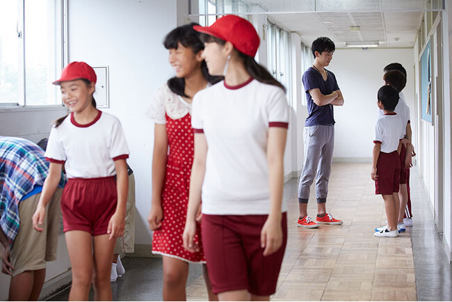 【調査結果】小学生の80％が「体操着の下に肌着NG」に疑問。髪型やキーホルダーの制限も