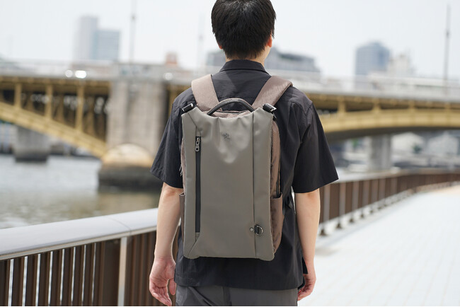 【新登場！オリジナル傘付き】次世代のリュックサックで夏のお出かけをもっと快適に。旅行や街中散策、アウトドアなど多彩なシーンで活躍。暑さや雨も気にせず、夏を思いきり楽しもう！