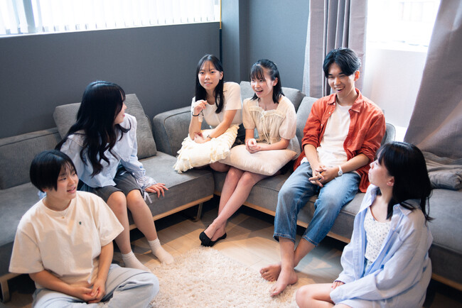 総合型選抜対策(AO)の専門塾ブルーアカデミーが、podcast『毒舌京香先生と宇佐原主任の仮面推薦ラジオ』を、毎週金曜18時に配信開始。