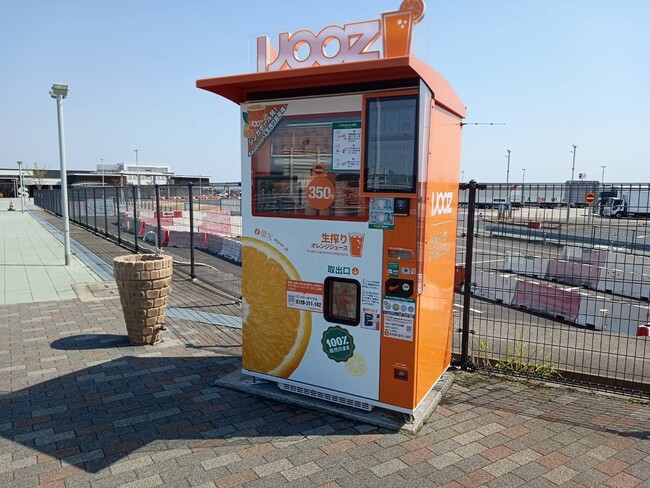 【鈴鹿市】E1A 新名神 鈴鹿PA(集約)で生搾りオレンジジュース自販機「IJOOZ」が稼働開始