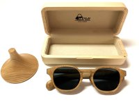 世界初の富士山のヒノキ材サングラスを装用体験！東京・KITTE「しずおか富士山PR展 in東京」に出展