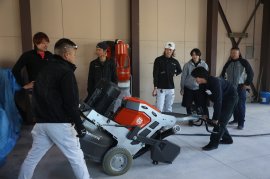 研修中の若い職人たち 研修中の若い職人たち