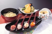 全９６店舗に嚥下調整食を導入。食べ物をつぶしやすく、飲み込みやすく調整した『やわらかさざんか』
２０２５年６月２４日（火）より販売開始