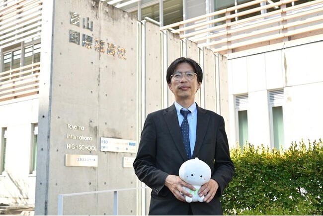 富山国際大学付属高等学校がデバイス管理ツール「mobiconnect」を導入し、ICT教育の質と効率の向上を推進