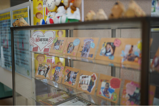 【宮崎県国富町】演歌歌手二見颯一さんの関連グッズ展示で聖地巡礼スポットに