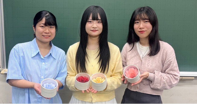 嬉しいけど困る“花のプレゼント問題”　解決商品を法政大学学生と共同開発飾りやすい立体紙の花にメッセージを添えて「幸せが咲き続ける花手紙」に