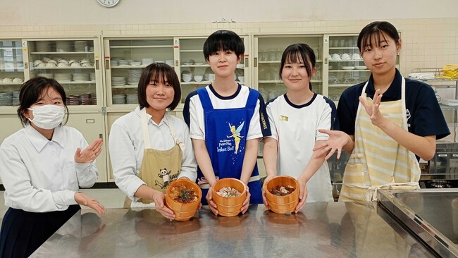 宇治山田商業高校生徒が伊勢志摩の郷土料理『手こね寿司』のこれまでとこれからを考える