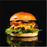 ヒルトン×オージー・ビーフ、「国際ハンバーガーの日」を記念し「グルメバーガーマンス」を6月25日(水)まで期間限定開催