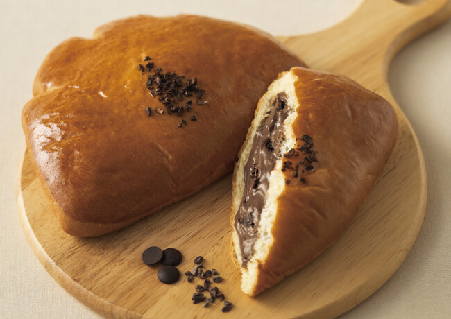 松坂屋名古屋店100周年を祝して、GODIVA Bakery ゴディパンより記念パン発売！「もっと大きいベルギーチョコレートのクリームパン」