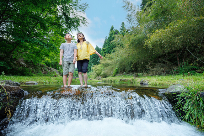夏休みに鳥取県・大山の自然に触れ、学ぶ、自由研究におすすめなアクティビティを実施！川について学ぶツアーや星空観測、林道でクイズラリーなど多様なプログラムを開催【メルキュール鳥取大山リゾート＆スパ】