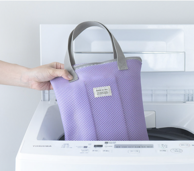 持ち帰ったら洗濯機にポン！上履き洗いがラクになるシューズカバーが、クッカヤプーから新発売！