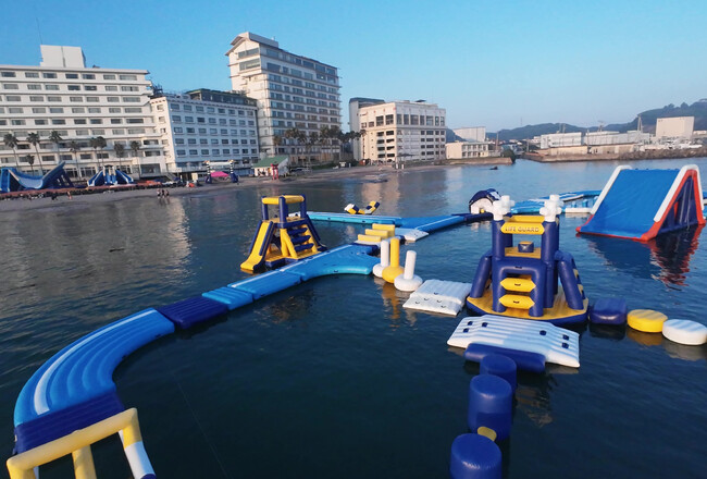 【三日月シーパークホテル勝浦】【三日月シーパークホテル安房鴨川】この夏、大注目の巨大アトラクション！ウォーターアイランド オープン